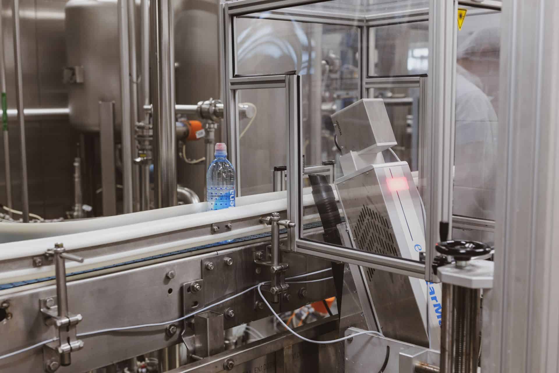 Geautomatiseerde afvullijn voor vloeibare producten